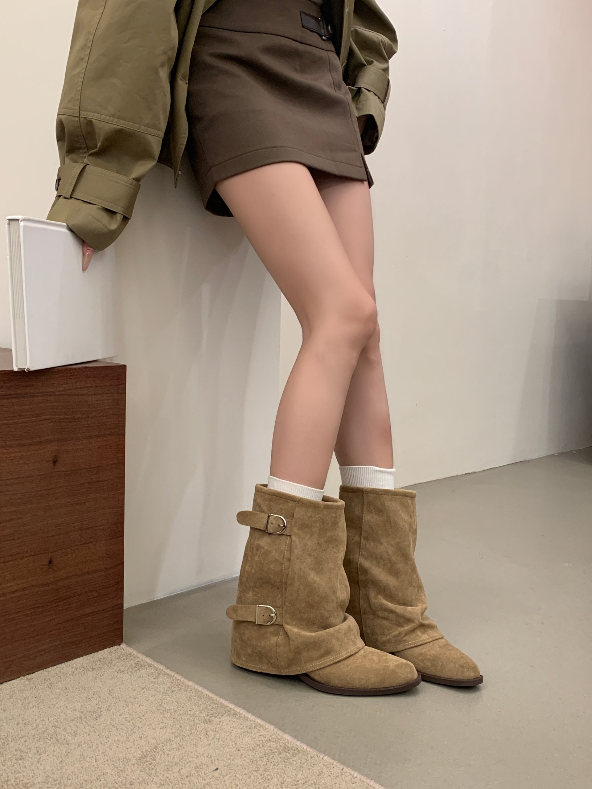 Designer Retro Boots 2026 Autumn Winter New Chunky Heel Pointed Toe Buckle Shaft Boots Women - Image 3